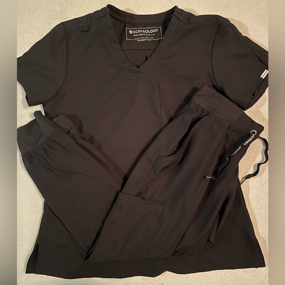 scrubology Other - Women’s black scrubology scrub set